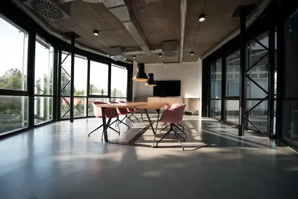 Espacio Sereno — oficina moderna y luminosa